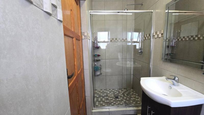 2 Bedroom Property for Sale in Gateway Manor North West